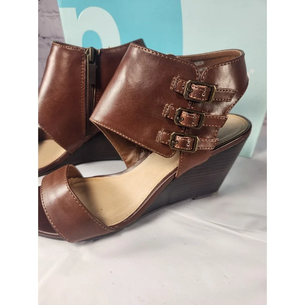 Nicole Womens Madison Brown Sandals Open Toe Wedge Buckles size 7 EXCELLENT Cond